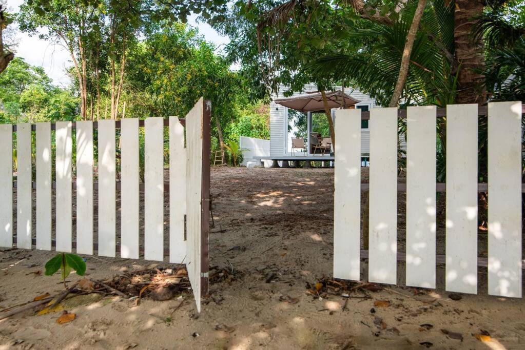 Brand New Beachfront & Secluded Tiny House Ko Samui