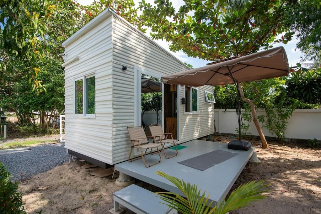 Ferienhaus Brand New Beachfront & Secluded Tiny House *