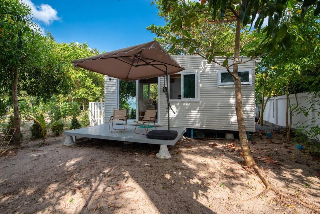 Ferienhaus Brand New Beachfront & Secluded Tiny House *
