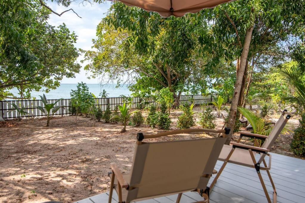 Brand New Beachfront & Secluded Tiny House Ferienhaus *