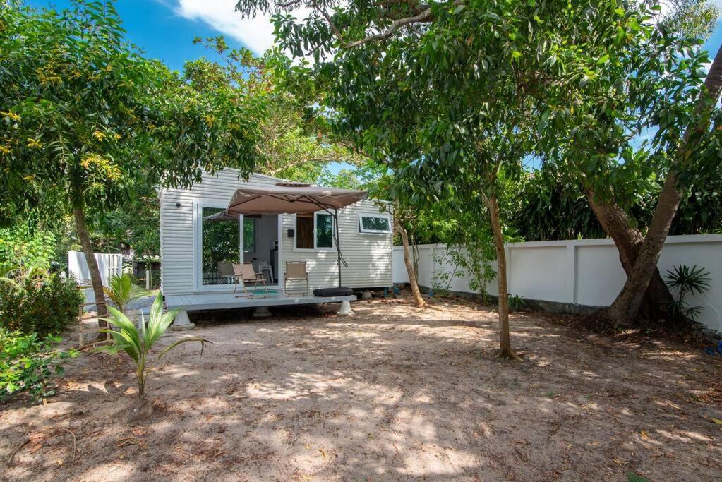 Brand New Beachfront & Secluded Tiny House Ko Samui
